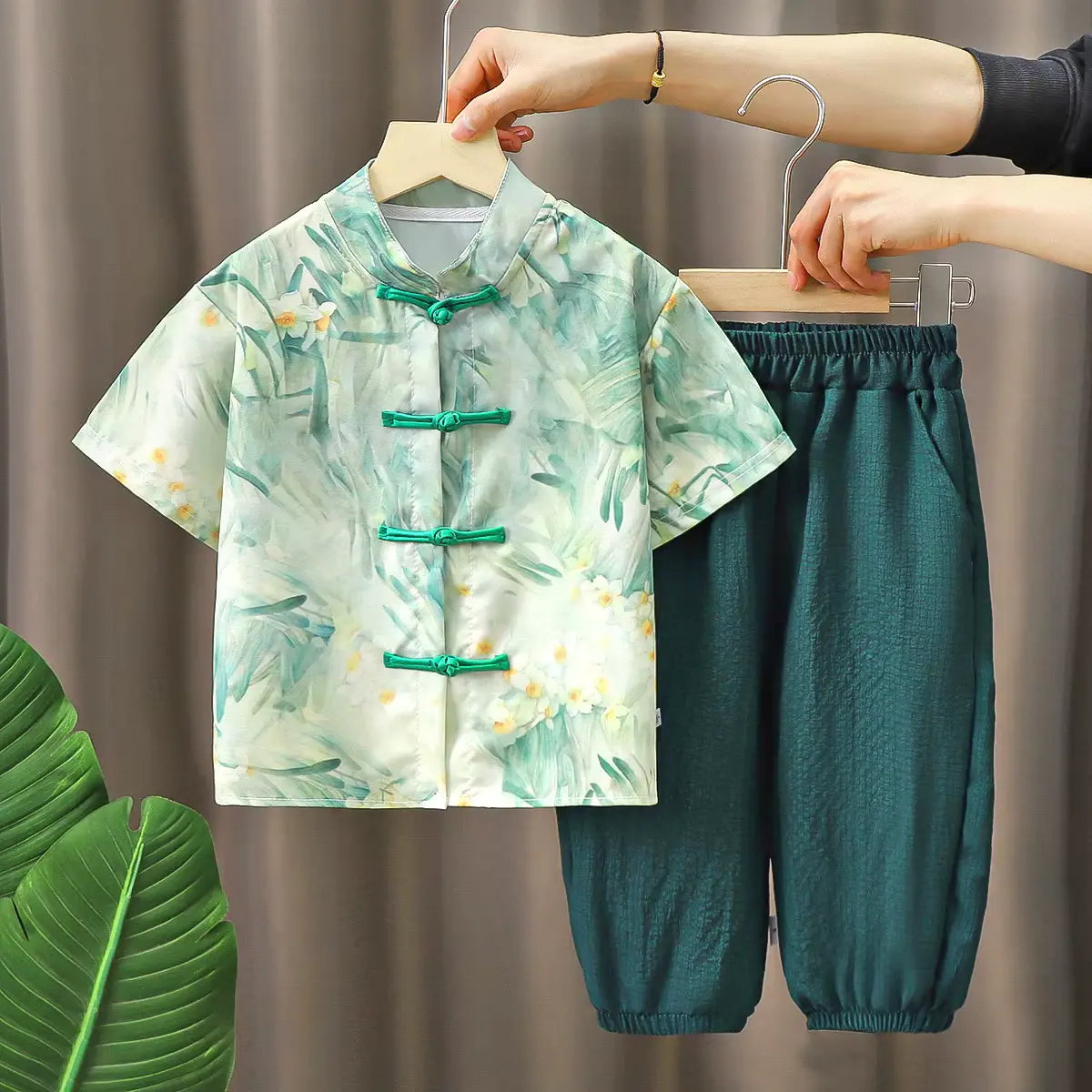 Boys Girls Cotton Print AND Chinese Short-sleeved Suit 1-9 Clothing Wholesale product image 3